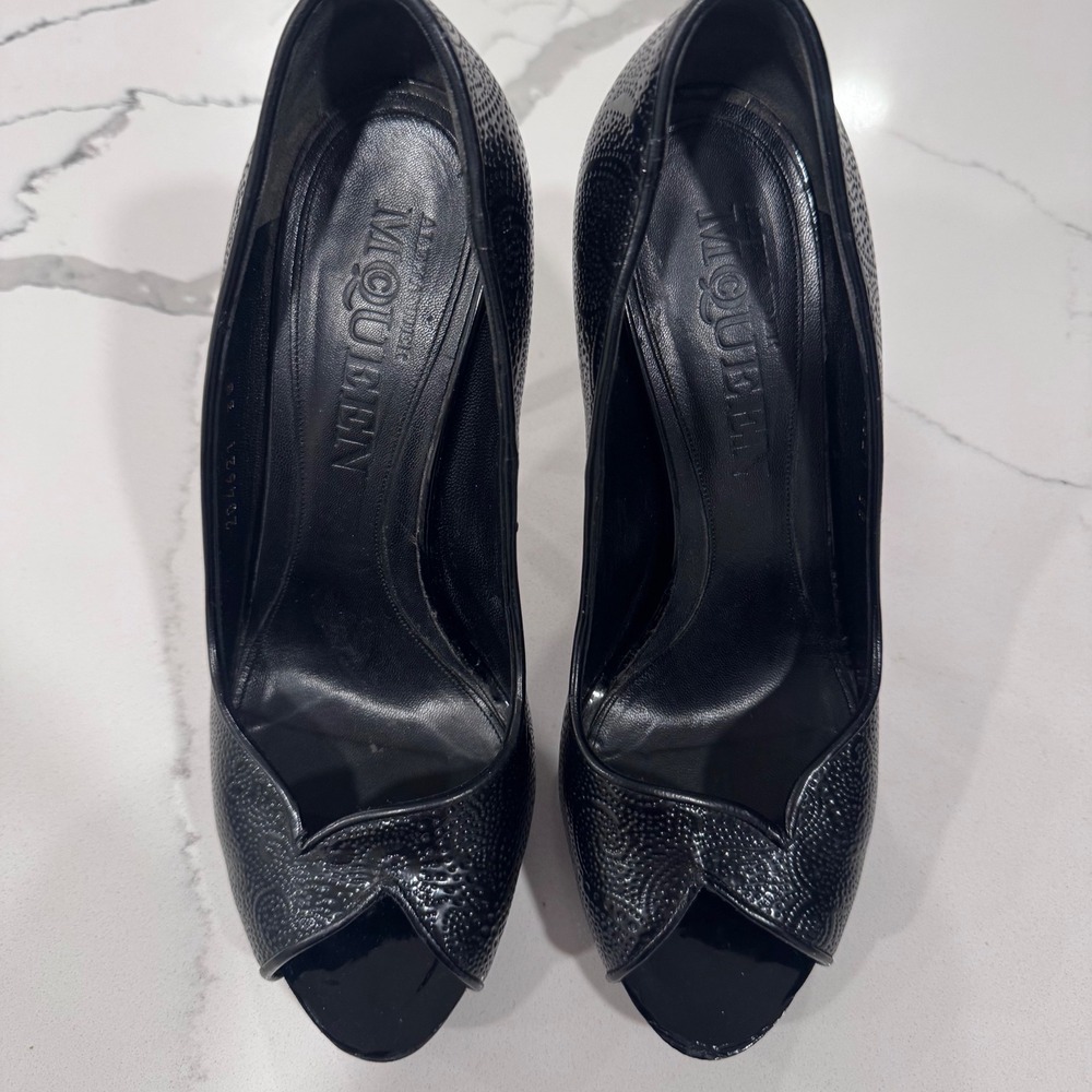 Alexander McQueen Black Textured Leather Peep Toe Platform Pumps Heels 38